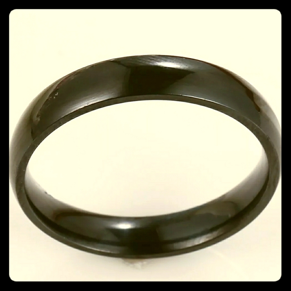 New Titanium wedding band